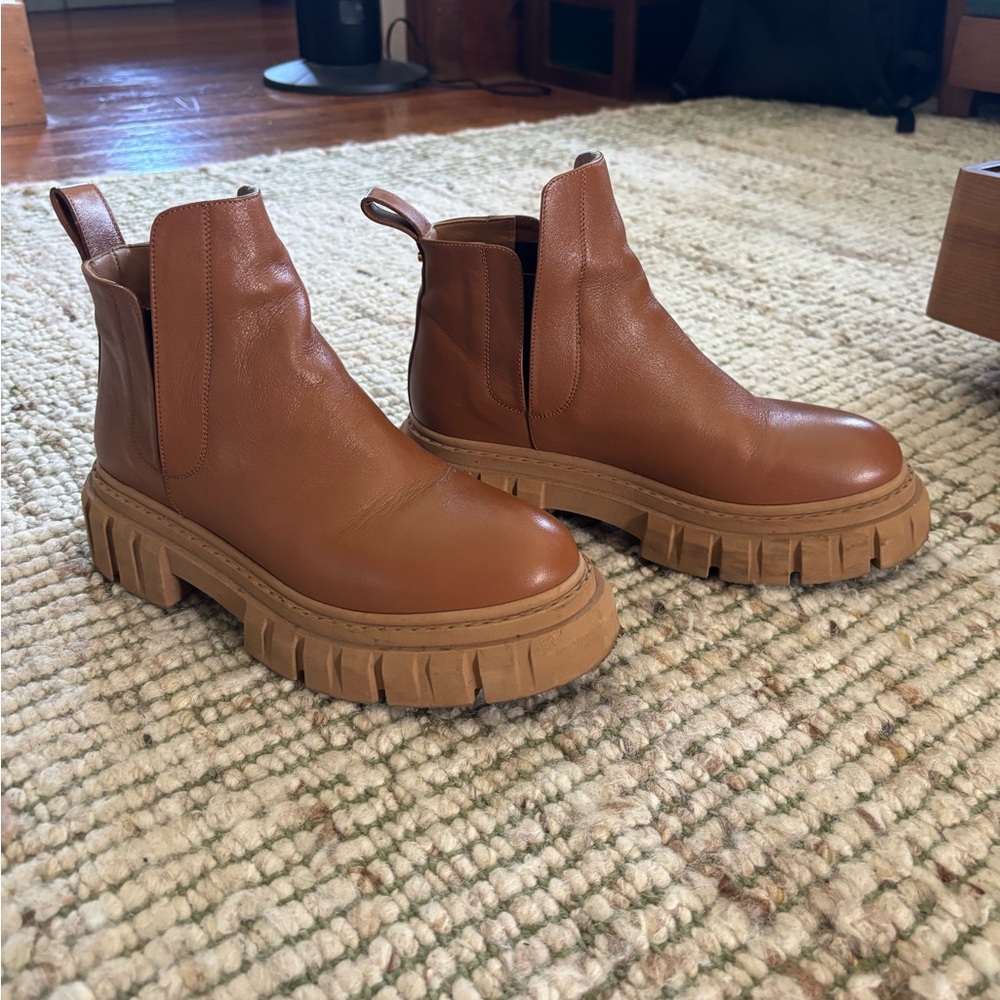 La CANADIENNE Brown Chunky Ankle Boots